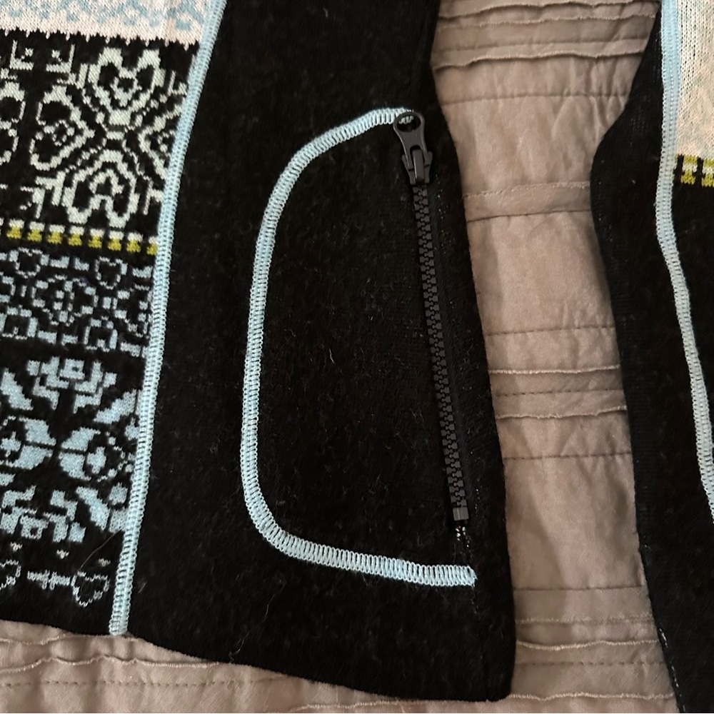Women's Icelandic Patterned Merino Wool Sweater - Picture 7 of 7